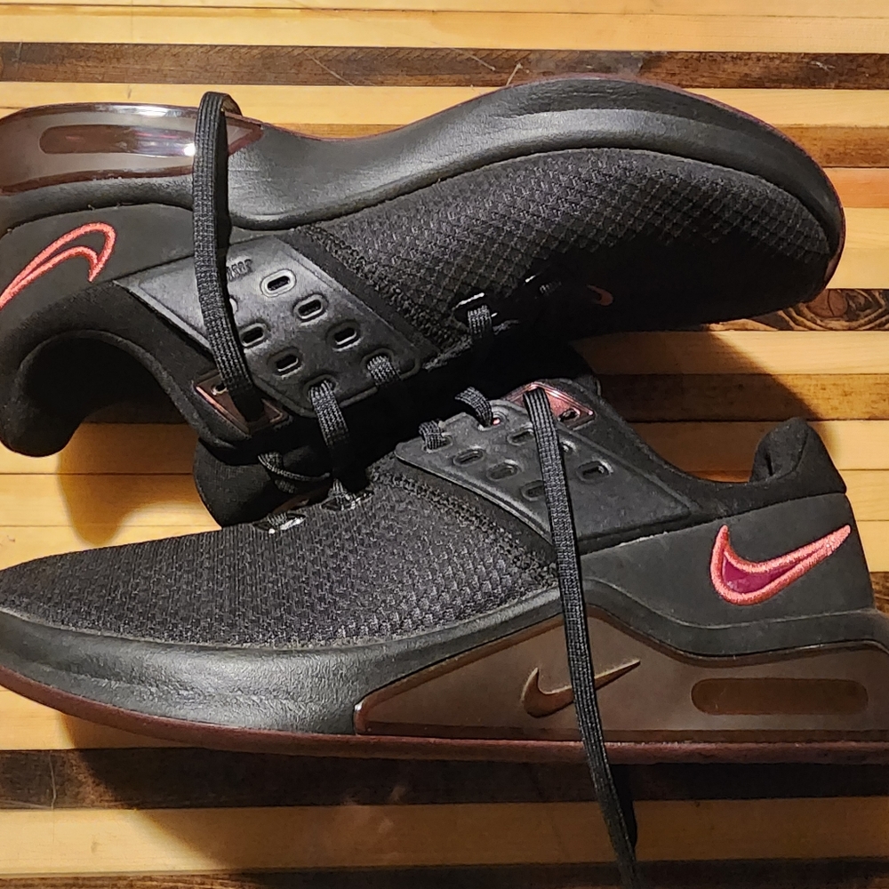 Nike - Picture 2 of 2